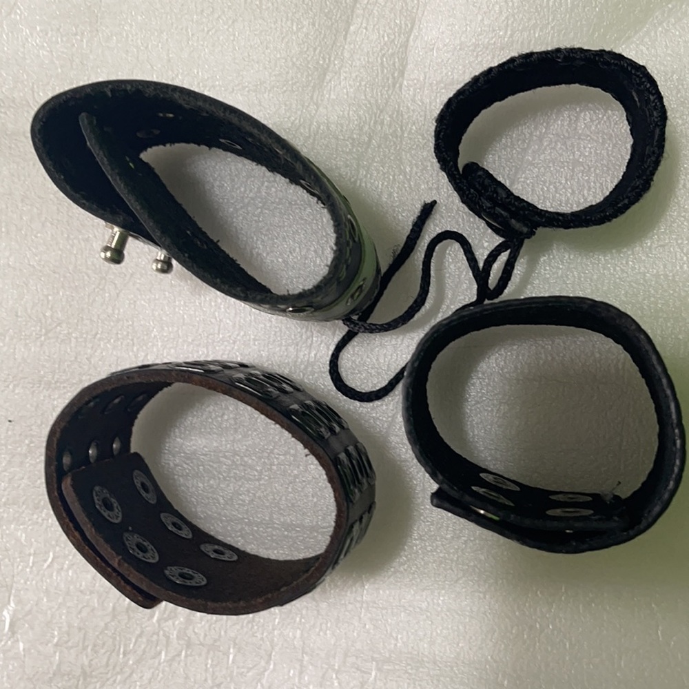 4 leather bracelets - Picture 7 of 10